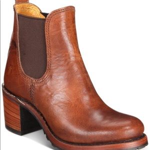 Frye Sabrina Chelsea Boot size 6